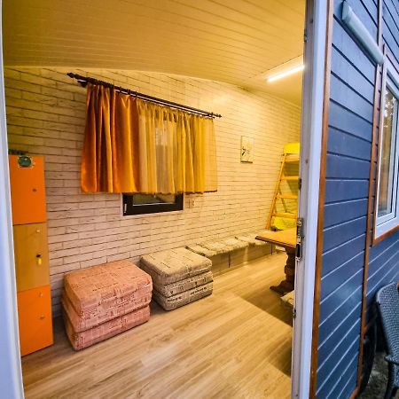 Tiny Houses In The Garden คัมพูลุง โมลโดเวเนสค์ ภายนอก รูปภาพ