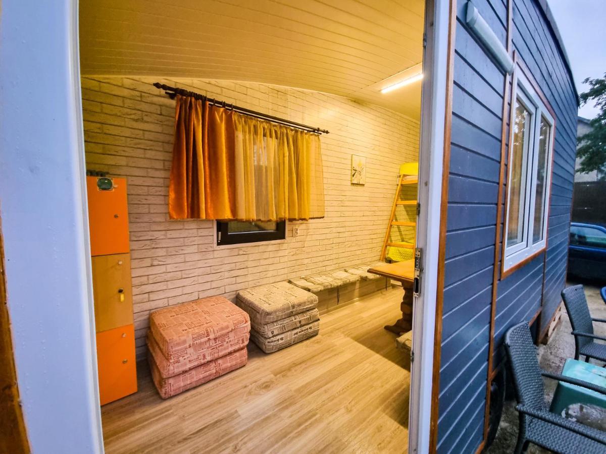 Tiny Houses In The Garden คัมพูลุง โมลโดเวเนสค์ ภายนอก รูปภาพ