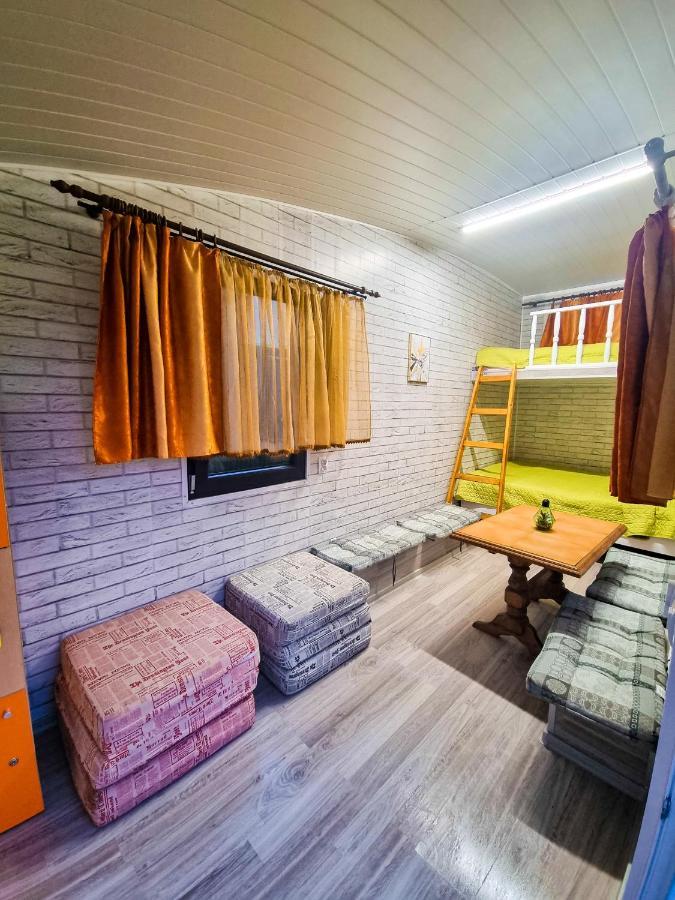Tiny Houses In The Garden คัมพูลุง โมลโดเวเนสค์ ภายนอก รูปภาพ